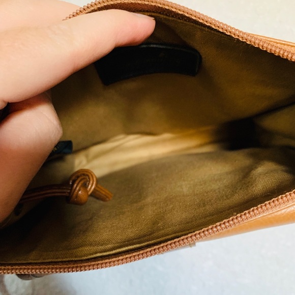 Liz Claiborne small brown vintage cross body bag. - Picture 4 of 8